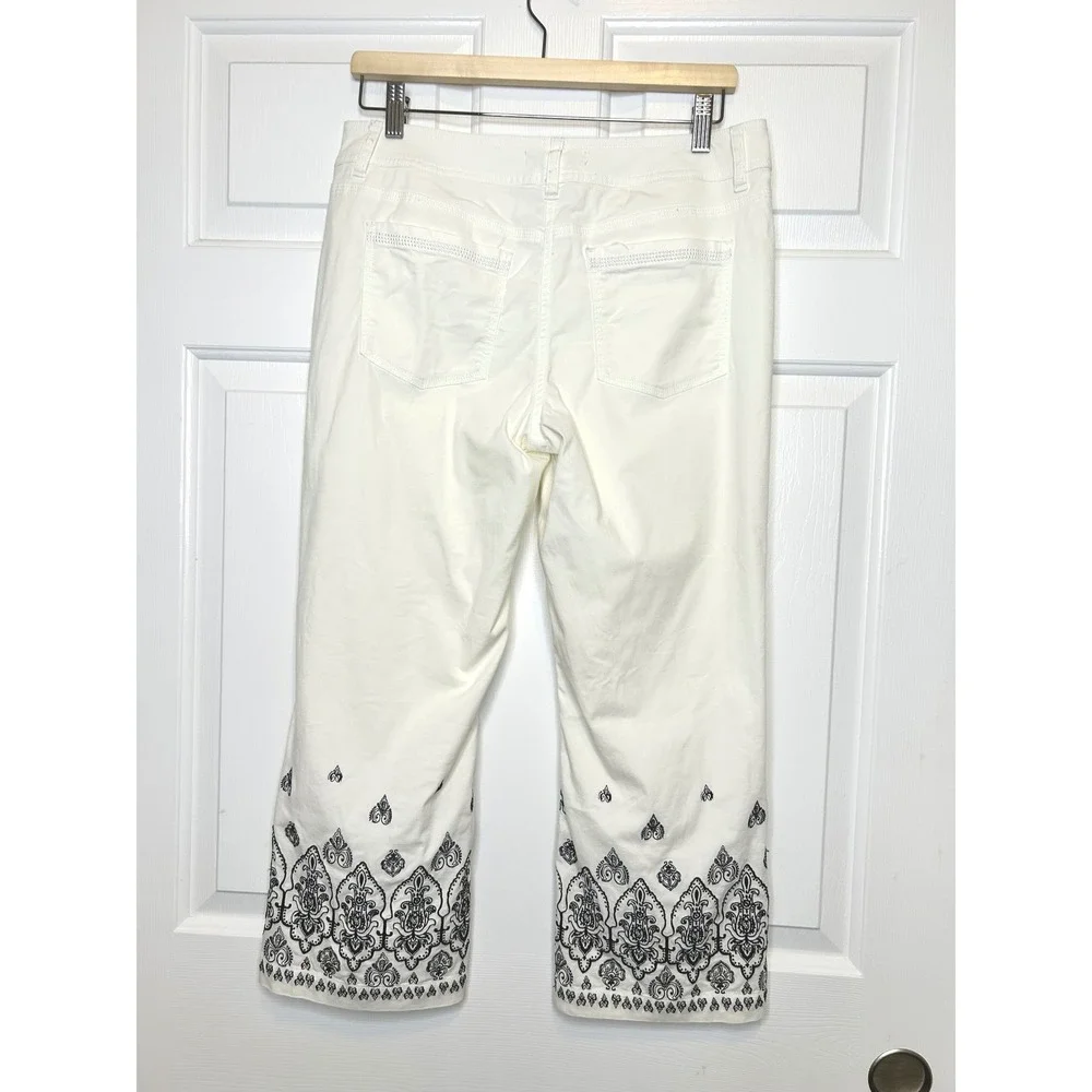 White House Black Market Capri Pants 6 Embroidered Hem